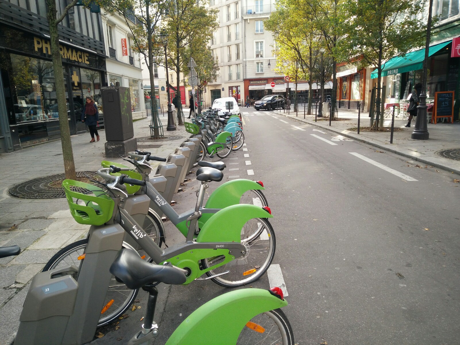 De beaux stationnement rangés pour les vélos à Paris !