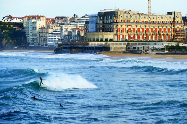 où trouver un parking pas cher à biarritz