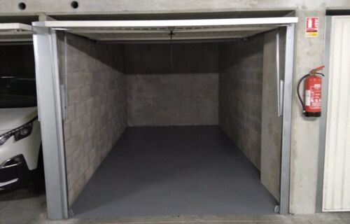 Garage box au pied de l'arrêt tram Jet d'eau T2/T4 DIRECT GARE