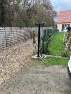 EMPLACEMENT SECURISE DANS PAVILLON AVEC PORTAIL