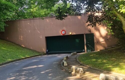 Parking en sous-sol zone pavillonnaire