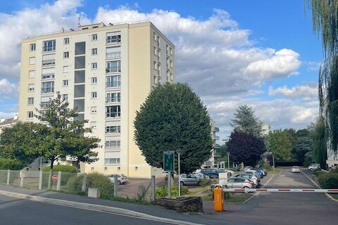 Loue place de parking extérieure privative numérotée au sein d’une résidence