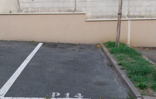 Parking proche du RER B Croix de Berny à Antony