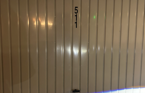 Garage double avec grand cagibi