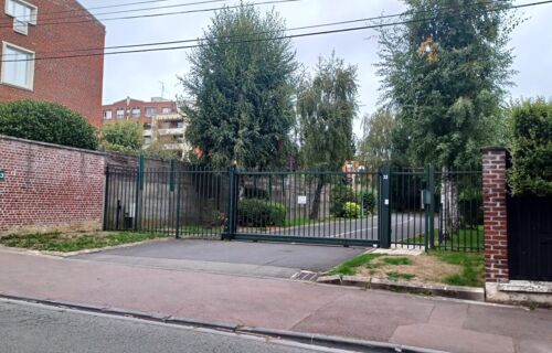 Place de parking sécurisée – Croix Mairie / Barbieux / EDHEC
