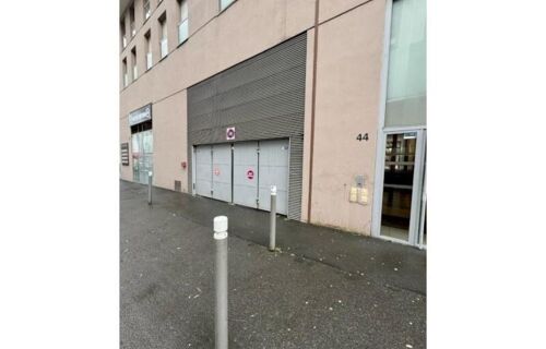 Location Parking privé (sous-sol) - Gare RER /Métro/Tram La Défense- RER Nanterre Préfecture