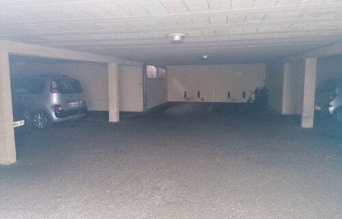 Place de parking dans résidence privée