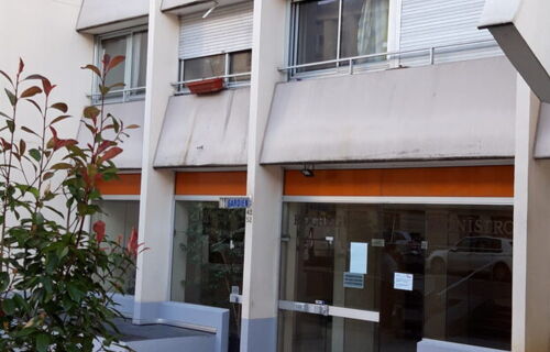 place de parking proche des métros Stalingrad et Louis Blanc
