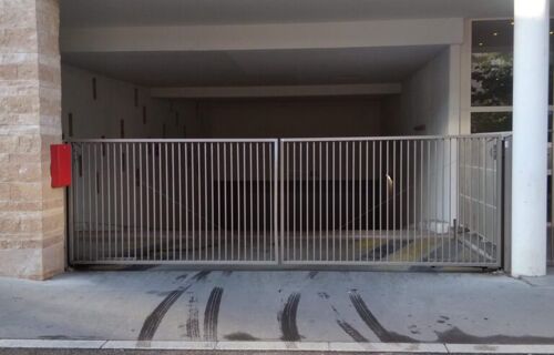 Garage box au pied de l'arrêt tram Jet d'eau T2/T4 DIRECT GARE