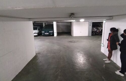 Café de la Danse / parking Privatif