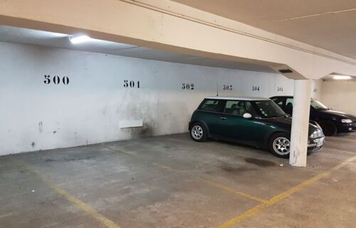 Place de parking sécurisée à Colombes