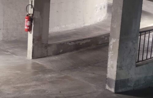 Parking sécurisé, emplacement stratégique