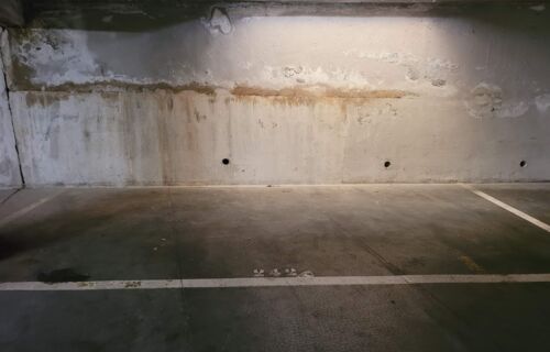 Parking sécurisé, emplacement stratégique