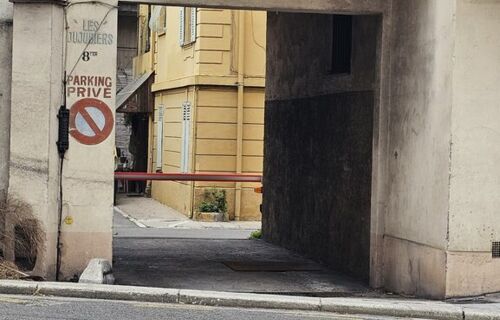 Place de parking à Magnan