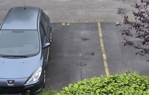 1 place privé devant chez-moi