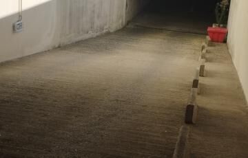 Place de parking en souterrain sécurisé.