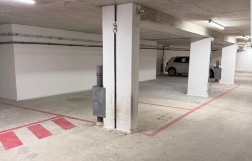 Parking près du metro Aimé Césaire (Ligne 12)