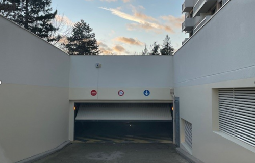 Parking près du métro Stade (ligne 8) à Maisons-Alfort