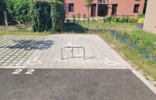 Parking extérieur normes PMR