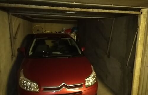 Paris 7e – Box fermé 5,50 x 2,20 m – Résidence de standing (Necker)