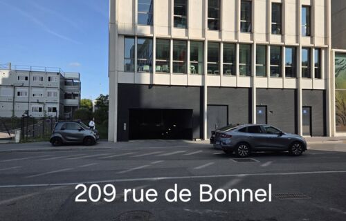 Box fermé à 5 min de la gare Lyon Part-Dieu