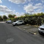 Parking privé et sécurisé - 1 grande place disponible - Cours du Médoc - A deux pas de la place Ravezies