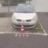 Location place parking extérieur.